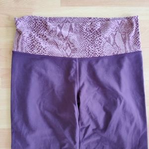 Lululemon yoga pants size 10 tall